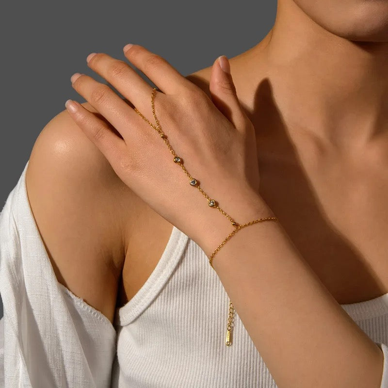 Denzel hand-chain.