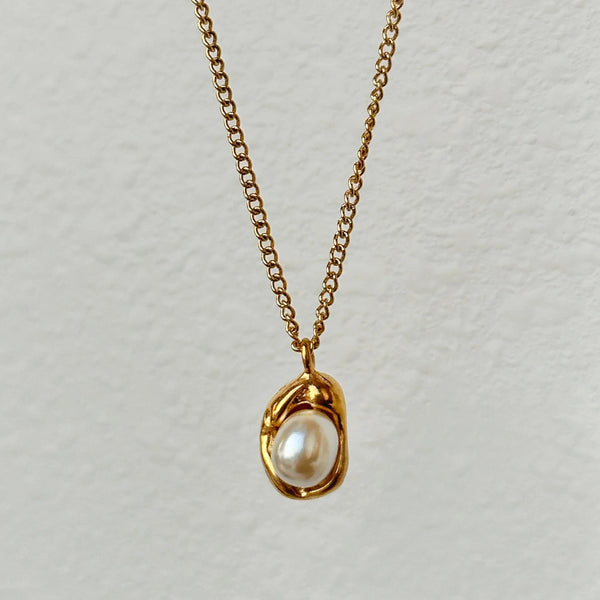 Stella pearl necklace