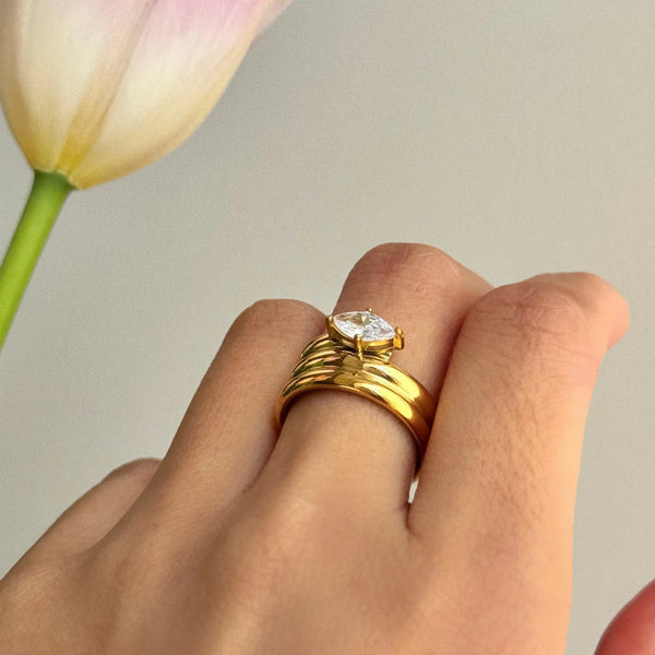Valerie ring