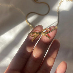 Bow necklace