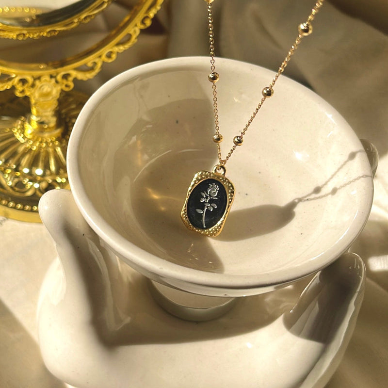 Rouge | gold plated necklace