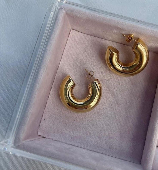 Hazel hoops | 18k gold plated earrings.