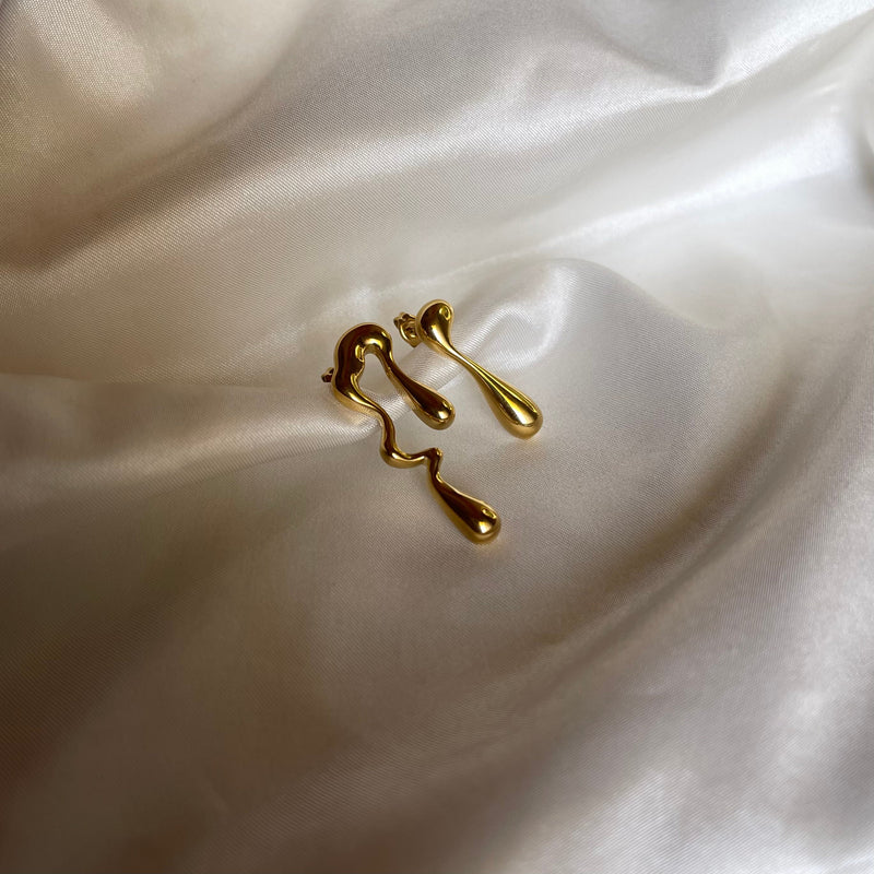 Wanda  | 18k gold plated earrings.